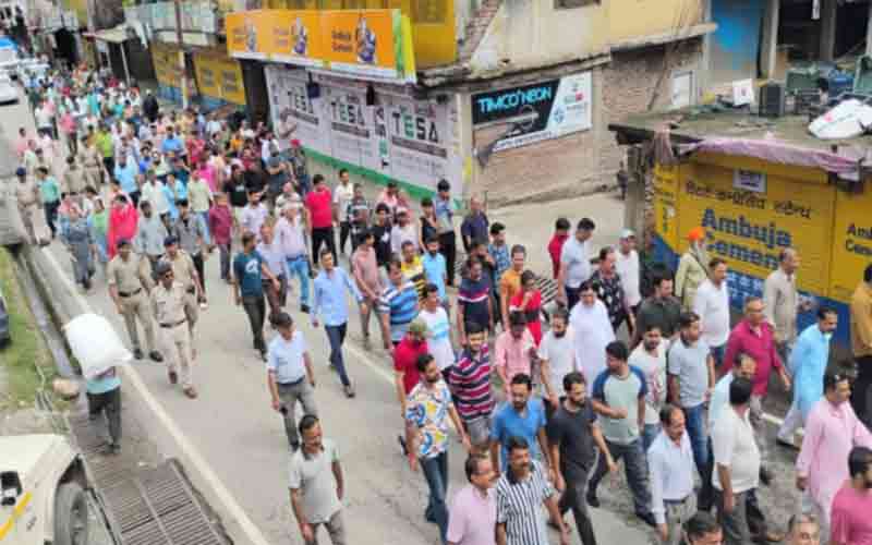 सोलन बाजार बंद : हिंदू संगठनों की रोष रैली