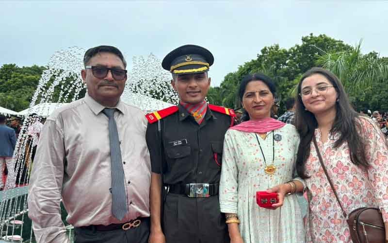 सूरज पंडित बने लेफ्टिनेंट, सराहां के पहले व्यक्ति जिन्होंने हासिल किया भारतीय सेना में ऑफिसर रैंक