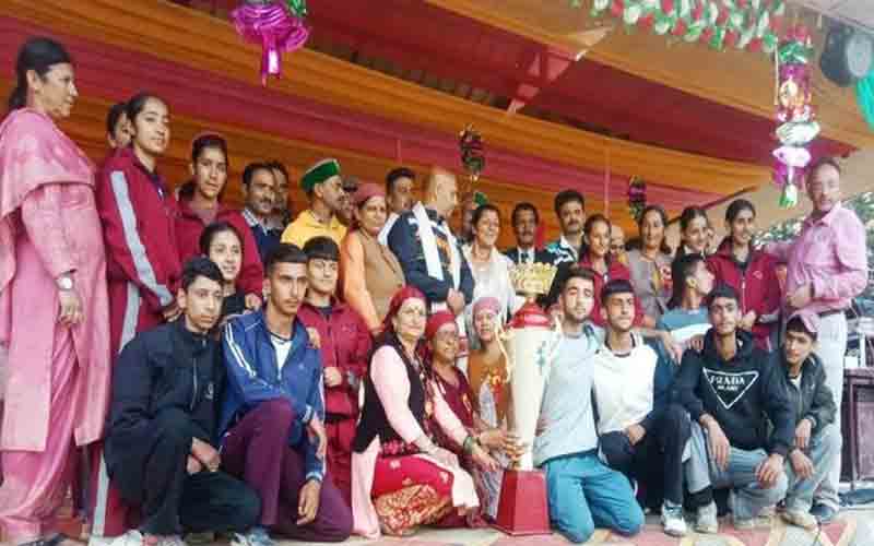 अंडर 19 खेलकूद प्रतियोगिता में ठियोग स्कूल बना ओवरऑल चैंपियन