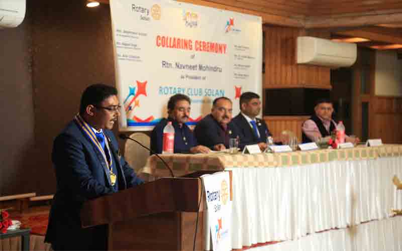 रोटरी नियमों के तहत कॉलर  सेरेमनी  कार्यक्रम में नवनीत मोहिंद्रू  को  प्रधान व  महेश गंभीर को सचिव नियुक्त किया