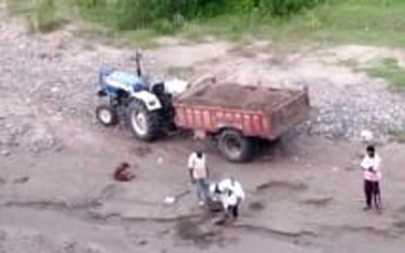 विक्रम बाग खारी नदी फॉरेस्ट एरिया में अवैध खनन का धंधा जोरों पर