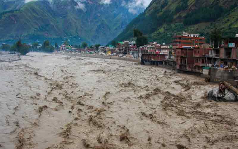 ऊना में बरसात के मौसम में खड्डों और नालों में उफान से मानवीय जीवन प्रभावित