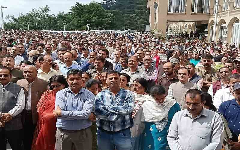 मंडी में पेंशनर्स की सरकार को चेतावनी यदि उनकी मांगे पूरी नहीं की गयी तो करेंगे प्रदर्शन
