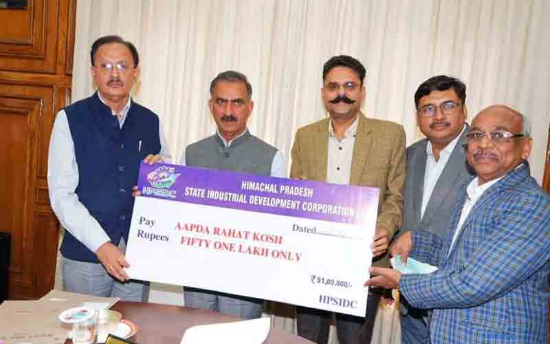 मुख्यमंत्री को आपदा राहत कोष के लिए 51 लाख रुपये का चेक सौंपा गया