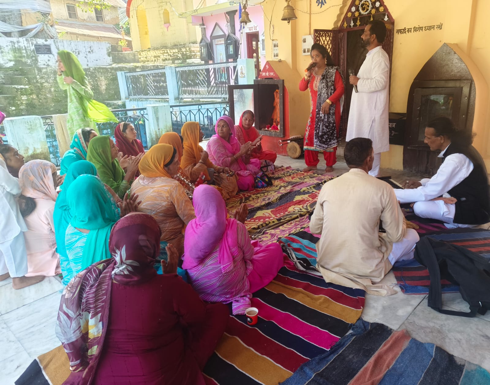 फोक मीडिया ने नुक्कड़-नाटकों के जरिए दिया भूकंपरोधी भवन बनाने का जागरूकता संदेश