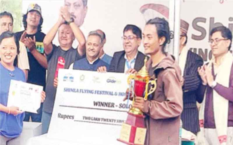 हिमाचल में पैराग्लाइडिंग प्रतियोगिता का आयोजन, नेपाल के अमन थापा ने पहला स्थान किया हासिल