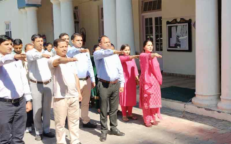 अमित  मैहरा  ने विश्व मानक दिवस के अवसर पर दिलाई शपथ