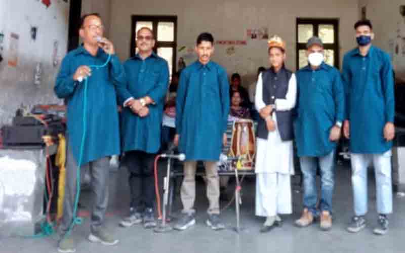 नुक्कड़ नाटक के माध्यम से कलाकारों ने आपदा को लेकर दी जानकारी