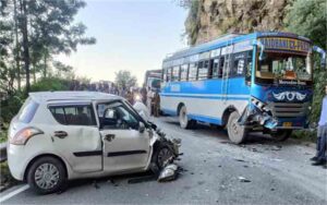 Bus-and-car-collide-3-peop.jpg