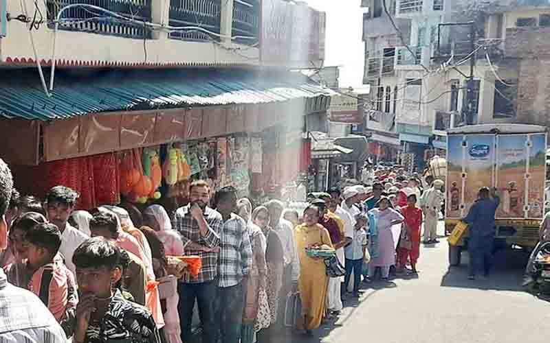 मां चिंतपूर्णी के दरबार में श्रद्धालुओं की उमड़ी भीड़