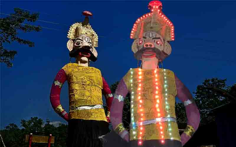 40 हजार में ही गांव के लोगों ने बना डाला 51 फीट लंबा रावण