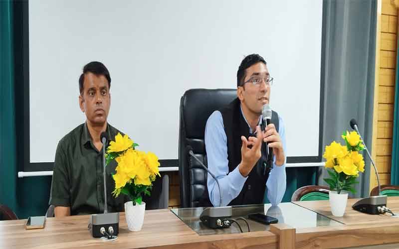 नशा मुक्ति के लिए जानकारी एवं जागरूकता गतिविधियां महत्वपूर्ण –उपायुक्त मुकेश रेपसवाल