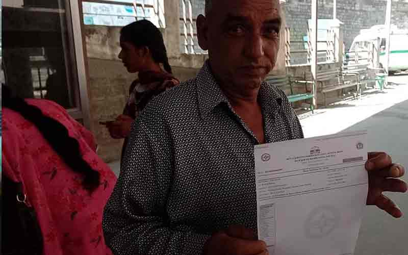 मंडी के जोनल अस्पताल में पर्ची बनाने में परेशानी