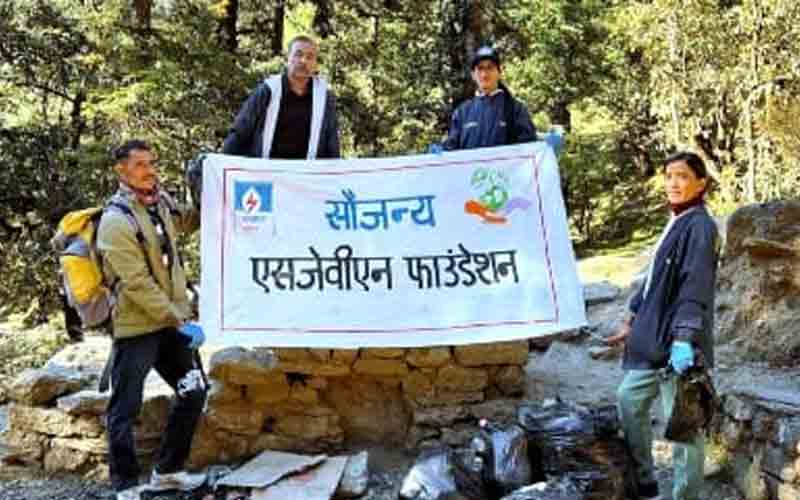 पहाड़ी समाज पर्यावरण कवच फाउंडेशन ने चूडधार में चलाया सफाई अभियान