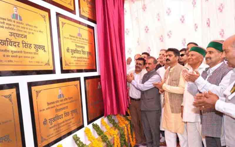 सीएम सुक्खू ने जोगिंद्रनगर में 76.31 करोड़ की परियोजनाओं का उद्घाटन किया