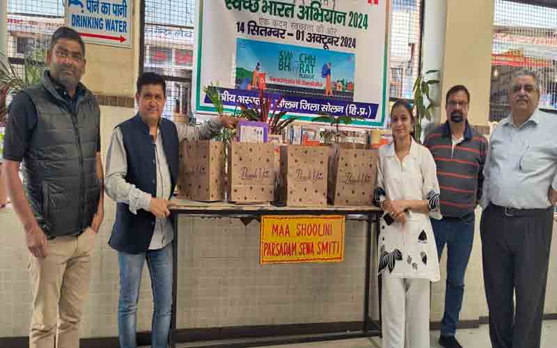 दुर्गा नवमी पर रोटरी रॉयल सोलन ने बेटियों को दी बेबी किट