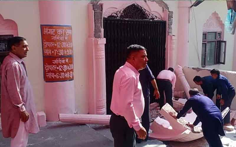 ज्वालामुखी मंदिर में बड़ा हादसा टला, लंगर भवन के द्वार पर गिरा स्लैब