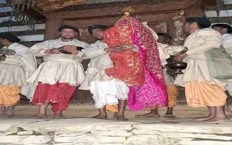 कुल्लू दशहरा में देव आजीमल नारायण की विशेष भूमिका