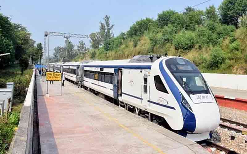 वंदे भारत ट्रेन पर ऊना में पथराव, दो कोचों के शीशे टूटे