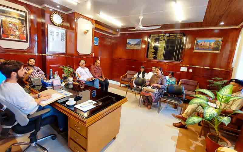 दुकानों के आगे अतिक्रमण पर होगी सख्त कार्रवाई- विश्वमोहन देव चौहान