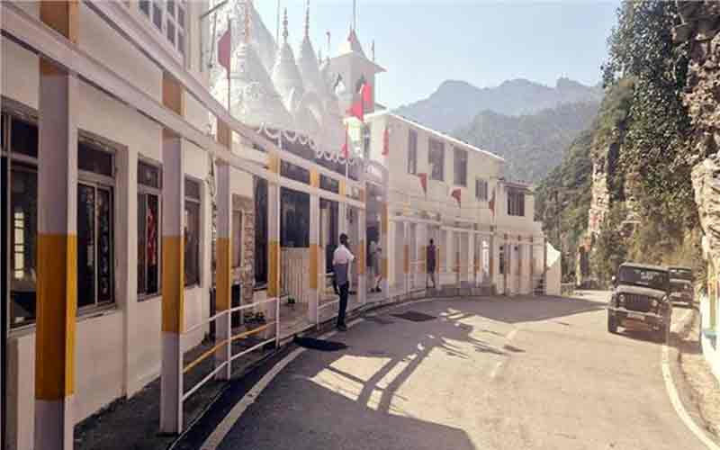 हिमाचल प्रदेश : हणोगी माता मंदिर में नवरात्रों की रौनक गायब