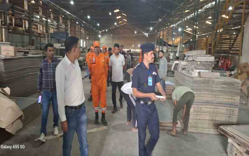बुडस्टॉक और विरगो उद्योगों में पहुंची NDRF कर्मियों को दिया परीक्षण