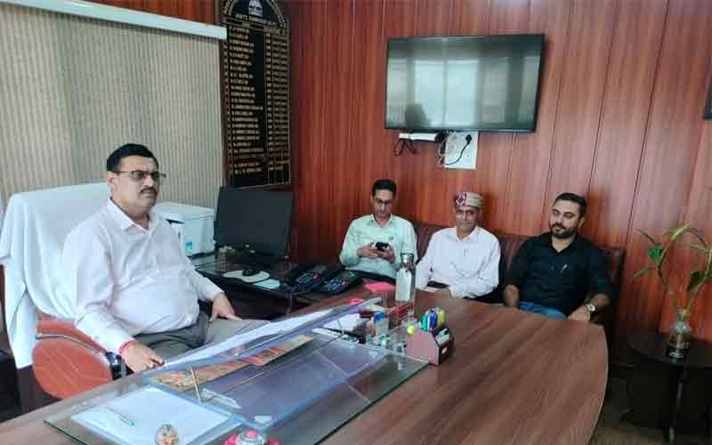 नाहन में भूस्खलन की समस्या का समाधान निकालने के लिए भू-वैज्ञानिकों की टीम ने की बैठक