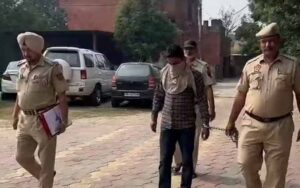 police-krmi-par-hamla