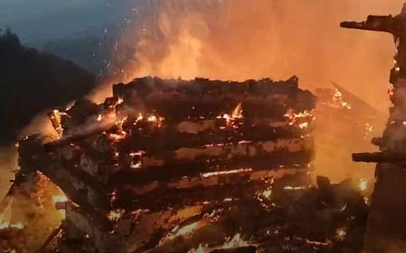 शिमला में भीषण आग: सेरी गांव में चार घर जलकर राख, लाखों की सम्पति नष्ट