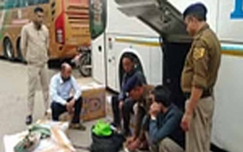 वोल्वो बस से हेरोइन और 40 लाख कैश बरामद, आरोपी गिरफ्तार