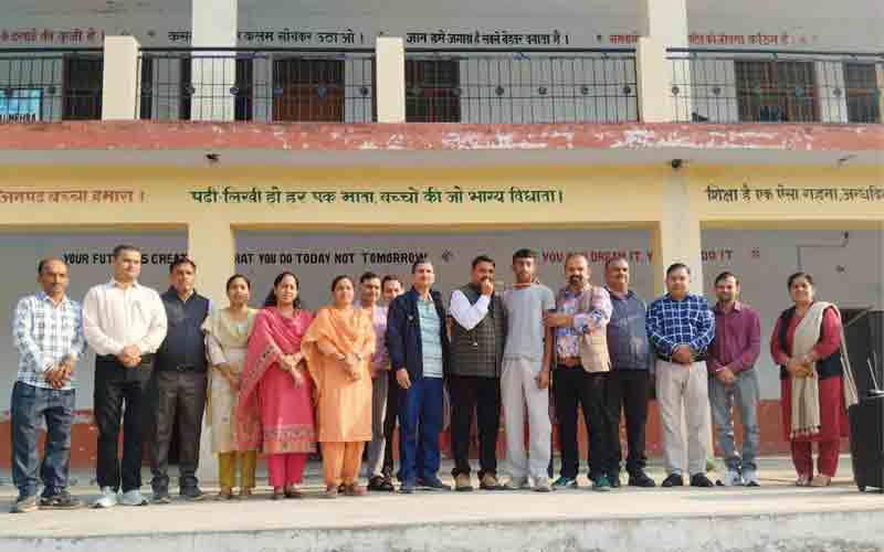 राजकीय वरिष्ठ माध्यमिक विद्यालय तलमेहड़ा के छात्र वंश ठाकुर ने जिला स्तरीय एथलीट प्रतियोगिता में सिल्वर पदक किया हासिल