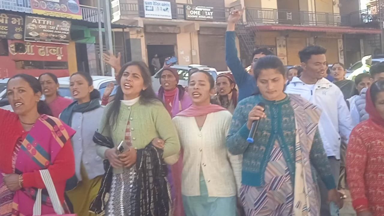 बांग्लादेश मे हिंदुओं पर अत्याचार के खिलाफ संगड़ाह में प्रदर्शन