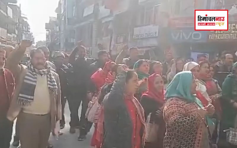 हमीरपुर / श्रम कल्याण बोर्ड में कथित धांधली और जनविरोधी नीतियों के खिलाफ भारतीय मजदूर संघ का धरना प्रदर्शन