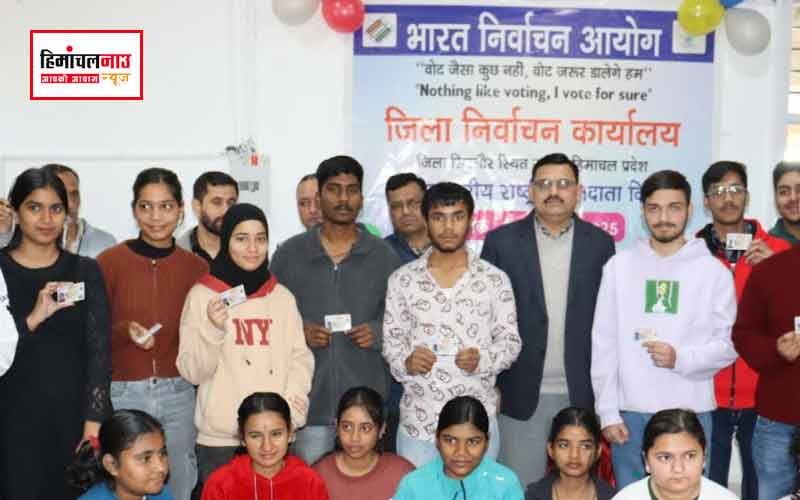 मजबूत लोकतंत्र के लिए हर व्यस्क का मतदान करना संवैधानिक अधिकार व नैतिक कर्तव्य