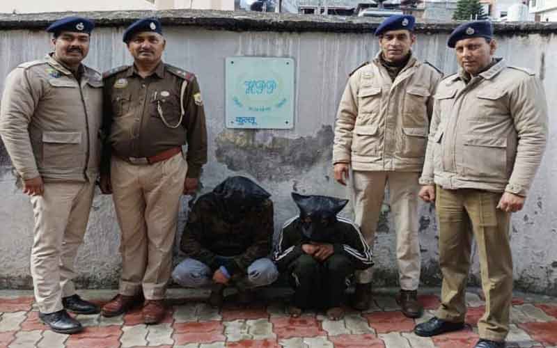 हाट बजौरा फ्लाईओवर के नीचे ड्रग्स तस्करों की गिरफ्तारी