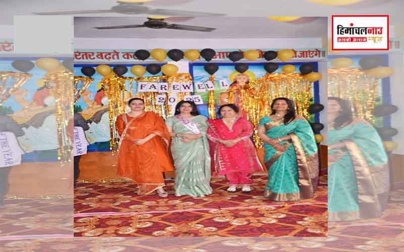 आर.वी.एन. पब्लिक सीनियर स्कूल में 12वीं के विद्यार्थियों को दी गई भावभीनी विदाई