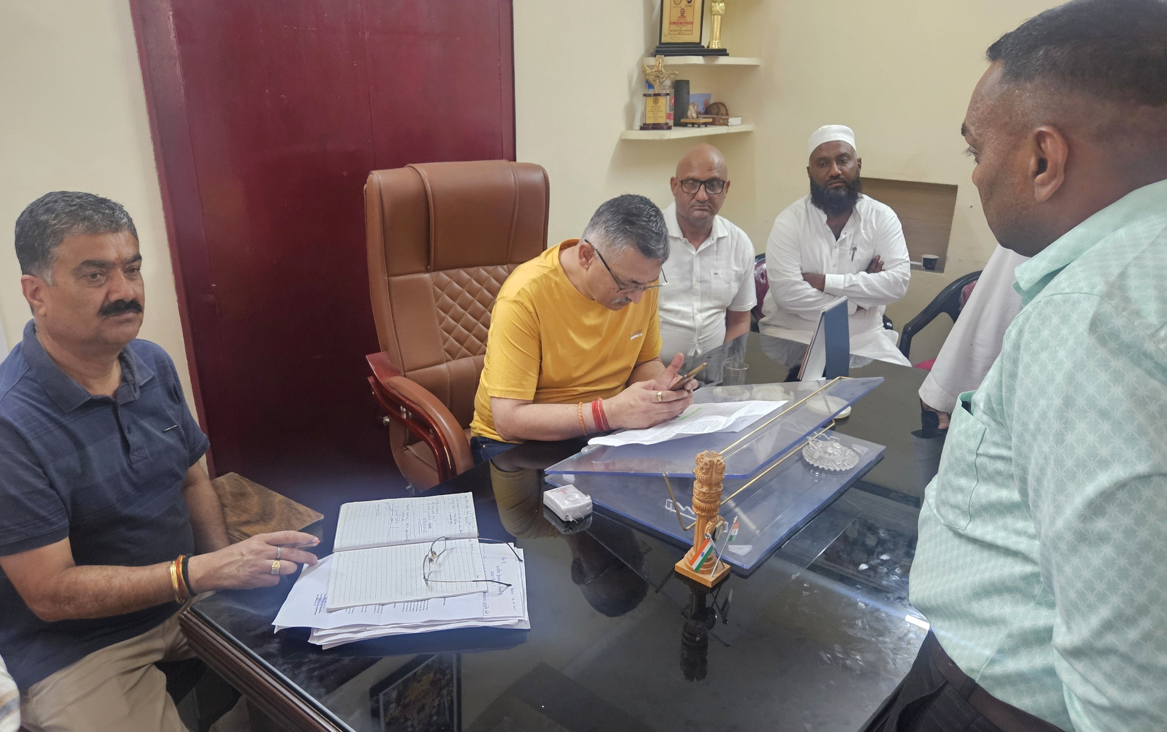 विधायक के दरबार में फरियादियों ने लगाई समस्याओं की फरियाद , पानी रहा मुख्य मुद्दा