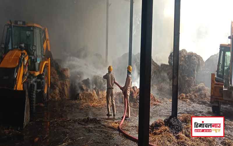 वशिष्ठ कैमिकल फैक्टरी में देर रात लगी भीषण आग, दो लाख रुपये का नुकसान