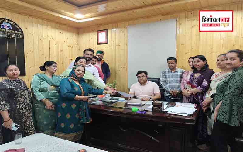 राजगढ़ वार्ड-1 के लोगों ने एम्बुलेंस रोड की मांग को लेकर एसडीएम को सौंपा ज्ञापन , समय पर चिकित्सा सुविधा न मिलने से दो की मौत