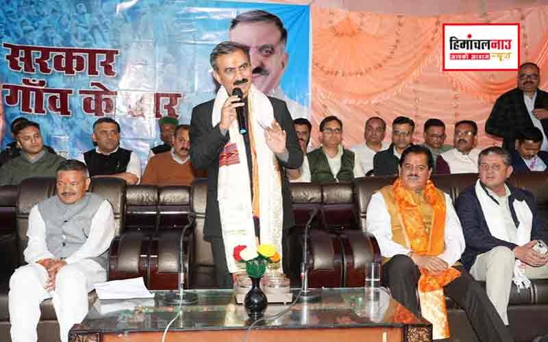 मुख्यमंत्री सुखविंद्र सुक्खू का शरची गांव में पूर्व सैनिक के घर रात्रि प्रवास, सड़कों के सुधार को दिए निर्देश