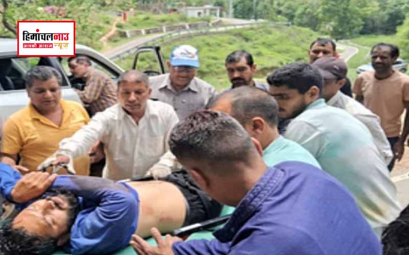 तेज अंधड़ में संतुलन खोने से घायल हुआ पैराग्लाइडर पायलट, 20 किलोमीटर दूर गिरा मकान की छत पर