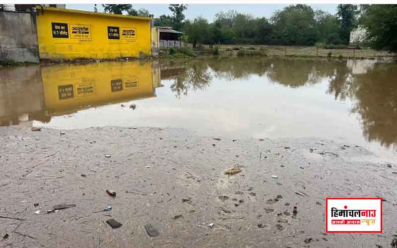 बडूही बाजार में बारिश का पानी दुकानों तक पहुंचा, व्यापार पर मंडराया खतराबडूही में जल निकासी की बदहाल व्यवस्था , दुकानदारों ने प्रशासन से स्थायी समाधान की मांग की