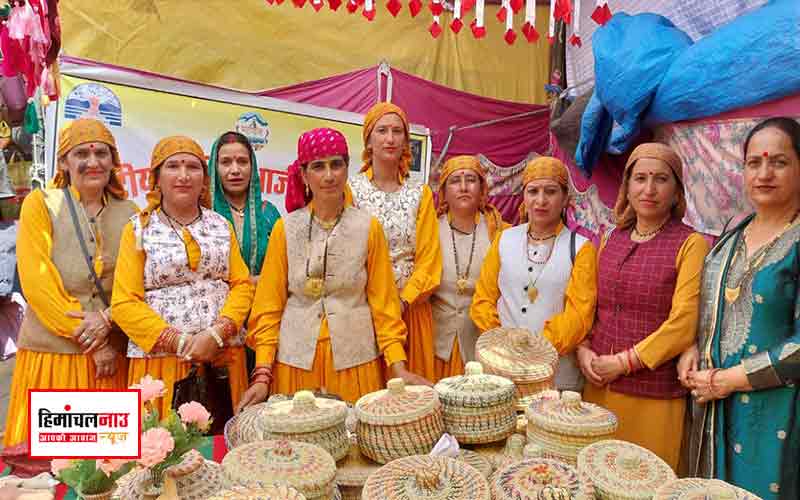 गांव की बेटियों ने हिम इरा शॉप से बदली तस्वीर, मंदिर के पास खड़ा हुआ आत्मनिर्भरता का नया मॉडल
