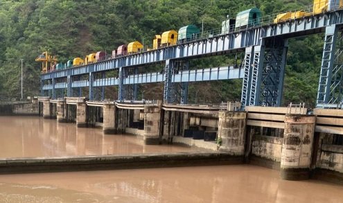 गिरि नदी का जलस्तर बढ़ा, रात को तीन बार खोलने पड़े जटोन बैराज के फ्लड गेट