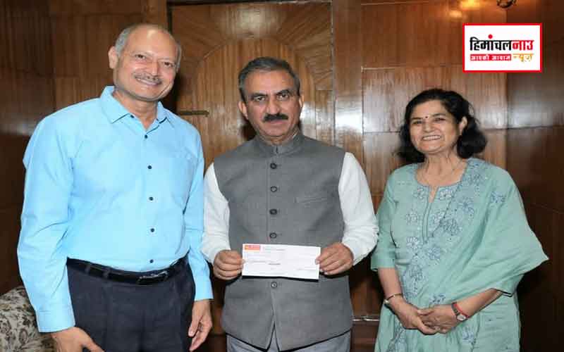 पूर्व मुख्य सचिव डॉ. श्रीकांत बाल्दी ने मुख्यमंत्री सुक्खू को आपदा राहत कोष हेतु तीन लाख का चेक सौंपा