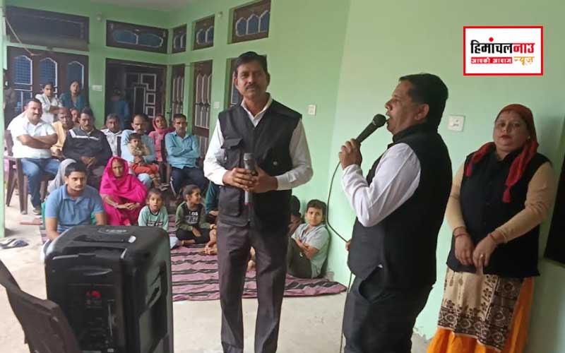 नाट्य दलों ने धमांदरी और कुरियाला में ग्रामीणों को किया जागरूक, गीत और नाटक के जरिए बताईं सरकारी योजनाएं