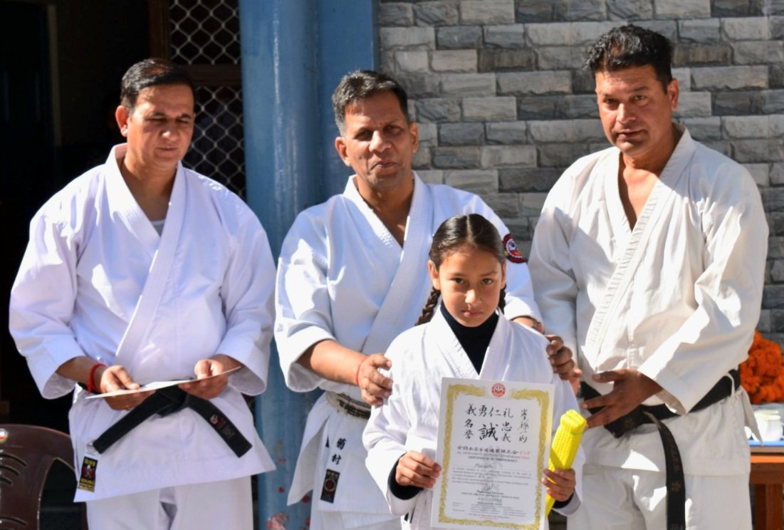 सेंट मेरी स्कूल कसौली: 75 बच्चों ने पास की कराटे ग्रेडिंग परीक्षा​