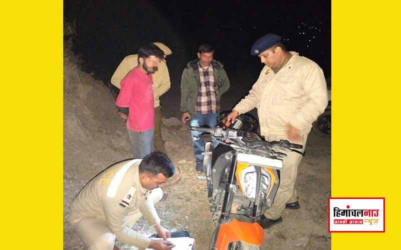 रेणुका जी पुलिस की बड़ी कार्रवाई, बाइक सवार अभिषेक ठाकुर 6.36 ग्राम चिट्टे सहित गिरफ्तार