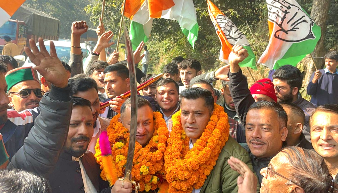 ​दो सड़का पर जयदीप शर्मा के नेतृत्व में उमड़ा जनसैलाब, तलवार भेंट कर किया प्रदेश अध्यक्ष विनय कुमार का भव्य अभिनंदन