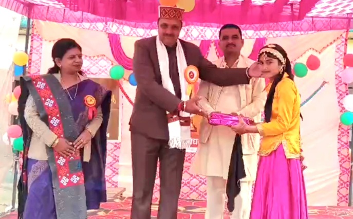 विनोज शर्मा ने बच्चों को दिया सफलता का मंत्र; बोले- “मेहनत का कोई विकल्प नहीं, लक्ष्य पर रखें फोकस”